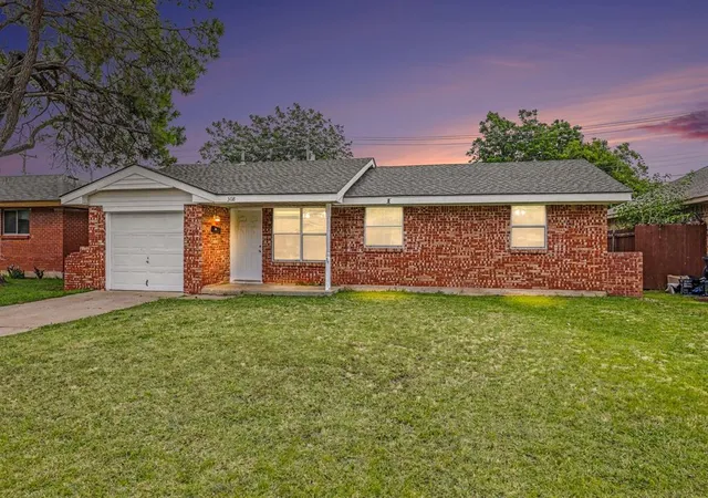 Homes for sale in Moore, OK | 308 Arnold Ave, Moore, OK 73160 | MLS# 1235902