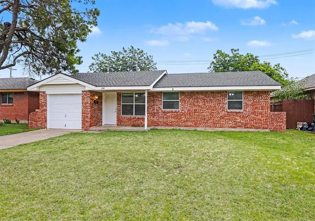 Homes for sale in Moore, OK | 308 Arnold Ave, Moore, OK 73160 | MLS# 1235902
