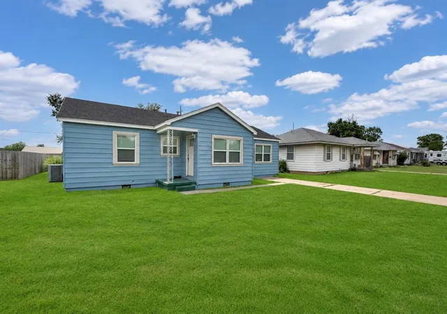 Homes for sale in Hobart, OK | 615 N Lowe, Hobart, OK 73651 | MLS# 1235904