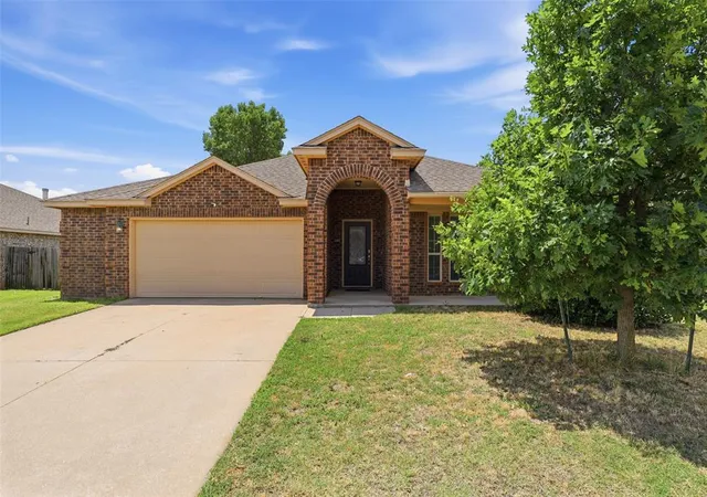 Photo 2 of Sale Pending at 11316 Nw 96th Street, Yukon, OK 73099 | MLS# 1235912 | Listing updated on 2026-08-19
