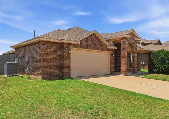 Photo 3 of Sale Pending at 11316 Nw 96th Street, Yukon, OK 73099 | MLS# 1235912 | Listing updated on 2026-08-19