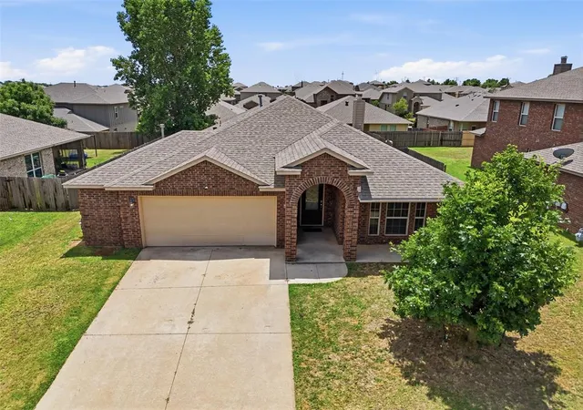 Photo 4 of Sale Pending at 11316 NW 96th Street, Yukon, OK 73099 | MLS# 1235912 | Listing updated on 2026-08-19