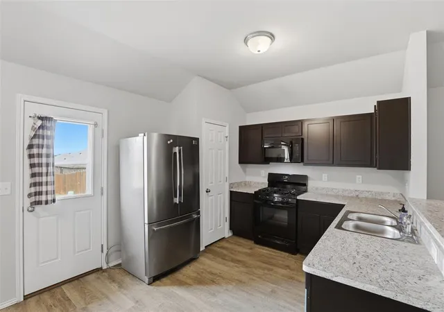 Photo 2 of Single family home for sale at 10009 Copperhead Rd, Yukon, OK 73099 | MLS# 1235913 | Listing updated on 2026-07-01