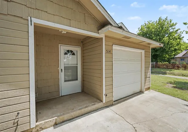 3rd image of 524 E Grant Ave, Guthrie, OK 73044 | MLS# 1235928
