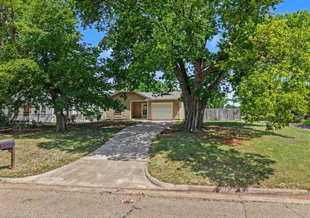5th image of 524 E Grant Ave, Guthrie, OK 73044 | MLS# 1235928