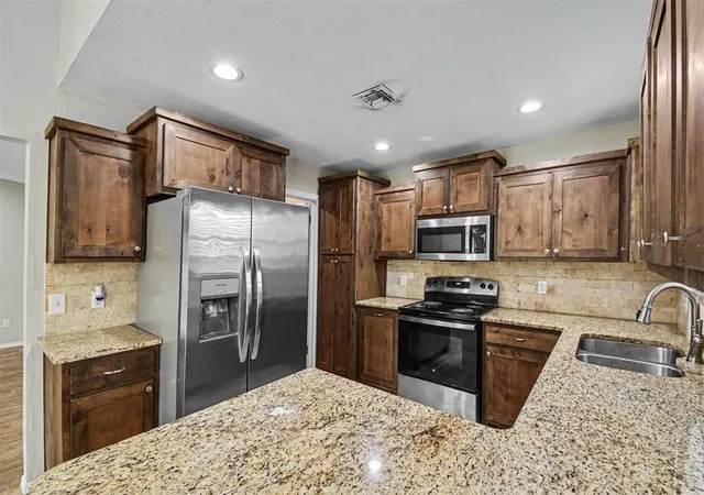 Photo 4 of Single family home for sale at 1508 W Hollyhead Ter, Yukon, OK 73099 | MLS# 1235938 | Listing updated on 2026-10-06