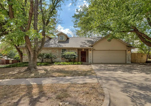 Photo 1 of Sale Pending at 1300 Nw 184th St, Edmond, OK 73012 | MLS# 1235940 | Listing updated on 2026-09-16