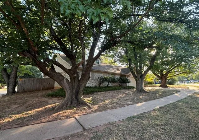 2nd image of 1300 Nw 184th St, Edmond, OK 73012 | MLS# 1235940