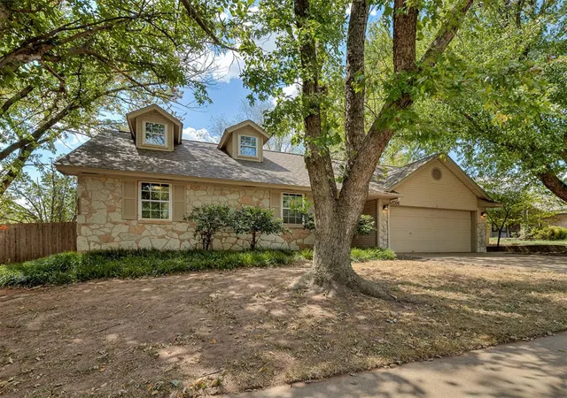 Photo 2 of Sale Pending at 1300 Nw 184th St, Edmond, OK 73012 | MLS# 1235940 | Listing updated on 2026-09-16