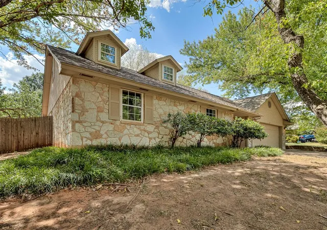 Photo 3 of Sale Pending at 1300 Nw 184th St, Edmond, OK 73012 | MLS# 1235940 | Listing updated on 2026-09-16