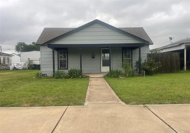 Homes for sale in Hennessey, OK | 415 S Main St, Hennessey, OK 73742 | MLS# 1235954