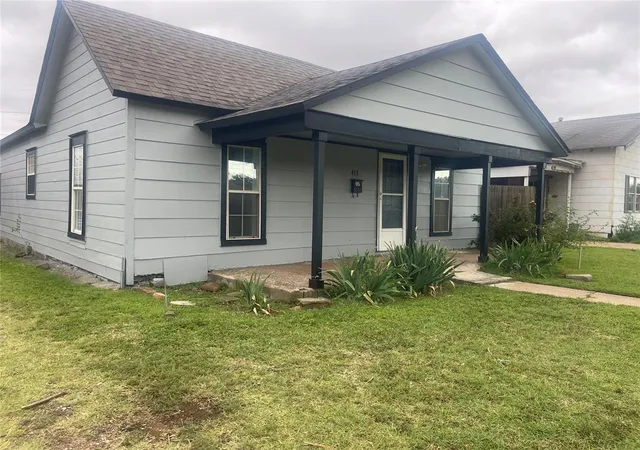 Homes for sale in Hennessey, OK | 415 S Main St, Hennessey, OK 73742 | MLS# 1235954