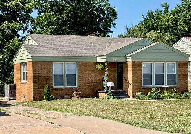 3rd image of 3832 Nw 16Th St, Oklahoma City, OK 73107 | MLS# 1235957