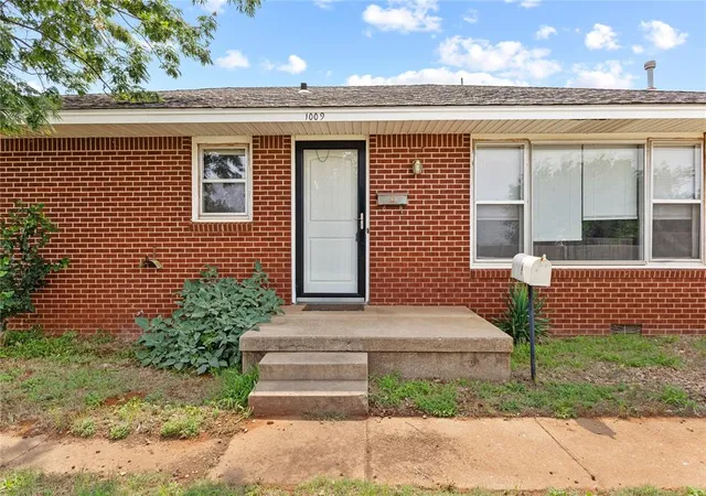 Homes for sale in Weatherford, OK | 1009 N Illinois St, Weatherford, OK 73096 | MLS# 1235980