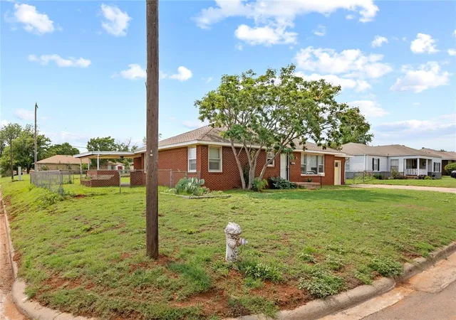 Homes for sale in Weatherford, OK | 1009 N Illinois St, Weatherford, OK 73096 | MLS# 1235980