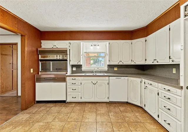 Homes for sale in Weatherford, OK | 1009 N Illinois St, Weatherford, OK 73096 | MLS# 1235980