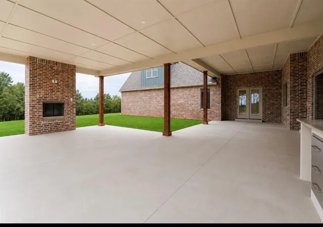 Photo 3 of Sale Pending at 11900 Setenta Grv Cir, Oklahoma City, OK 73150 | MLS# 1235991 | Listing updated on 2026-08-21