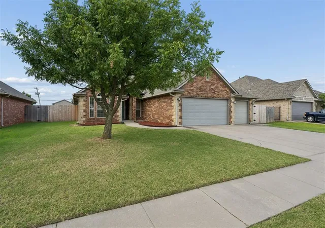 Homes for sale in Moore, OK | 2216 Sw 33Rd St, Moore, OK 73170 | MLS# 1235993