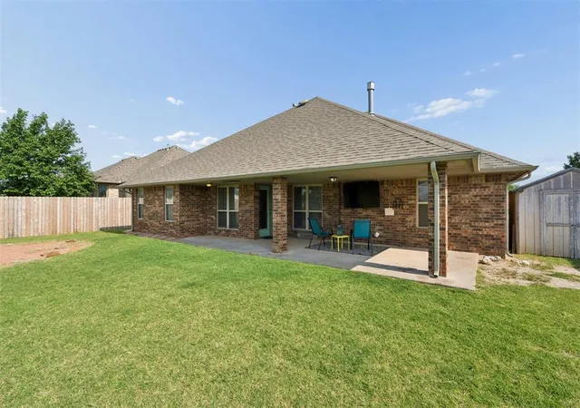 Homes for sale in Moore, OK | 2216 Sw 33rd St, Moore, OK 73170 | MLS# 1235993