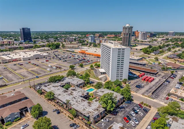 2nd image of 6000 N Brookline Ave, Oklahoma City, OK 73112