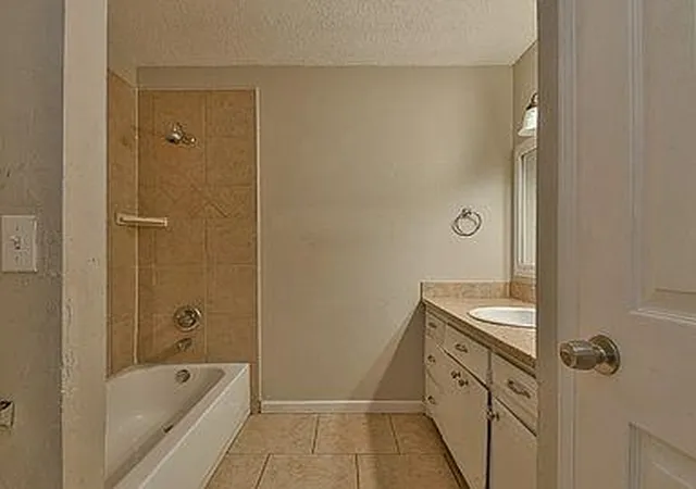 Photo 4 of Single family home for sale at 3208 S Rankin St, Edmond, OK 73013 | MLS# 1236016 | Listing updated on 2026-09-04