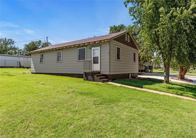 Homes for sale in Weatherford, OK | 519 W Davis Ave, Weatherford, OK 73096 | MLS# 1236023