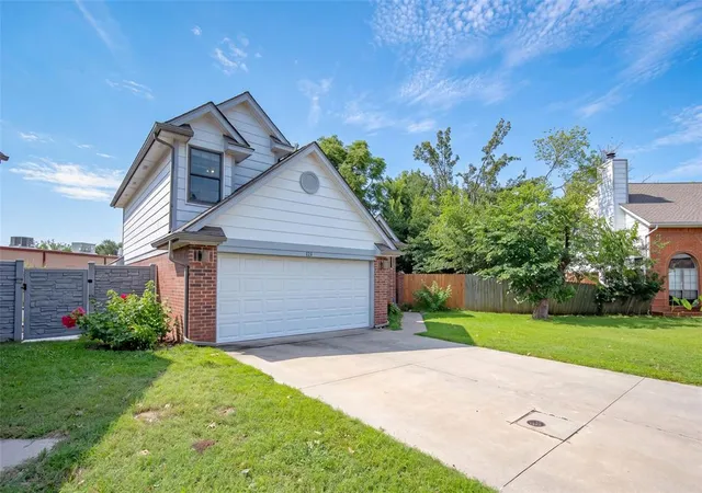1st image of 121 S Creekdale Dr, Norman, OK 73072 | MLS# 1236042