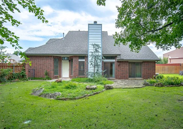 3rd image of 121 S Creekdale Dr, Norman, OK 73072 | MLS# 1236042