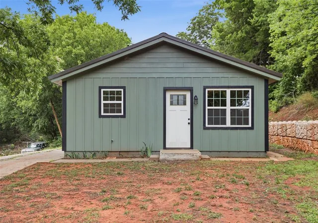 Homes for sale in Chandler, OK | 604 E 9th St, Chandler, OK 74834 | MLS# 1236050