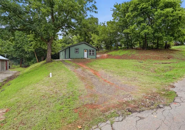 Homes for sale in Chandler, OK | 604 E 9th St, Chandler, OK 74834 | MLS# 1236050