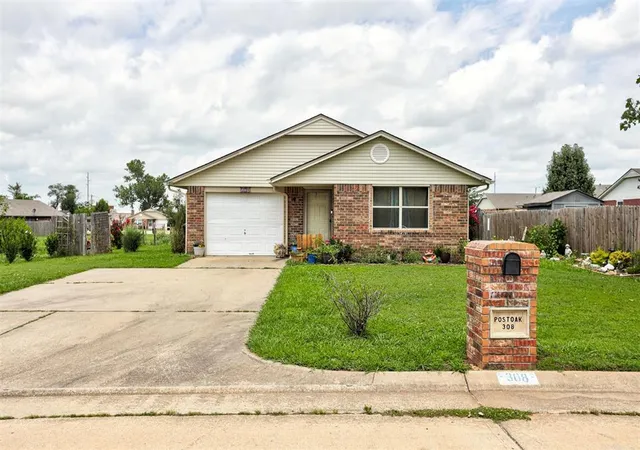Homes for sale in Shawnee, OK | 308 Traditional Way Ct, Shawnee, OK 74804 | MLS# 1236061