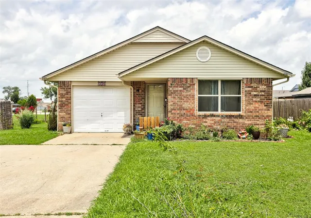 Homes for sale in Shawnee, OK | 308 Traditional Way Ct, Shawnee, OK 74804 | MLS# 1236061