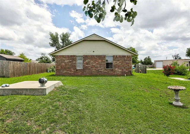 Homes for sale in Shawnee, OK | 308 Traditional Way Ct, Shawnee, OK 74804 | MLS# 1236061