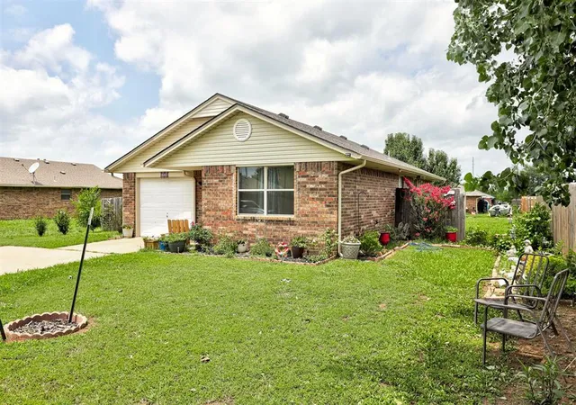 Homes for sale in Shawnee, OK | 308 Traditional Way Ct, Shawnee, OK 74804 | MLS# 1236061