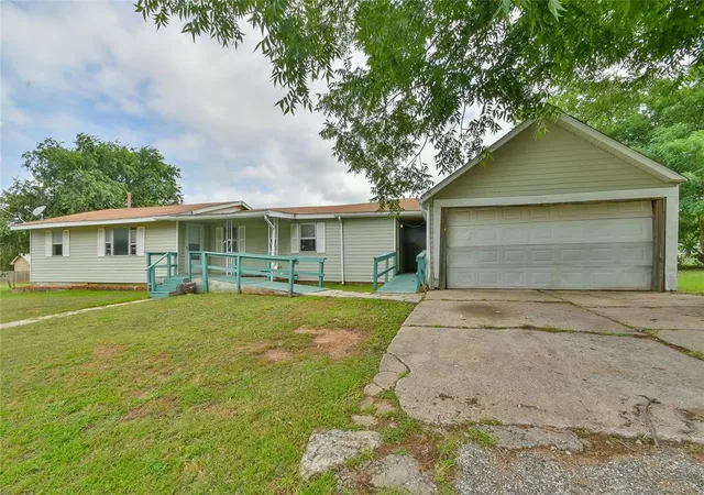 1st image of 418 W Penn St, El Reno, OK 73036 | MLS# 1236069