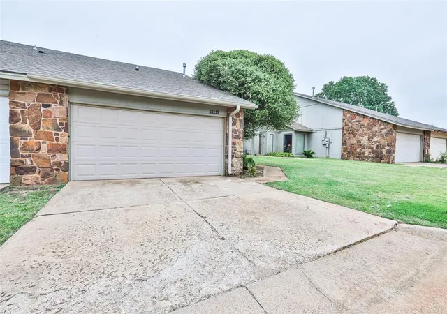 3rd image of 10119 Shadowridge Dr, Oklahoma City, OK 73159 | MLS# 1236090