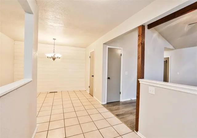 4th image of 10119 Shadowridge Dr, Oklahoma City, OK 73159 | MLS# 1236090