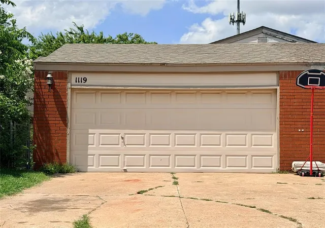 1st image of 1119 Swan Lake Rd, Edmond, OK 73003 | MLS# 1236095