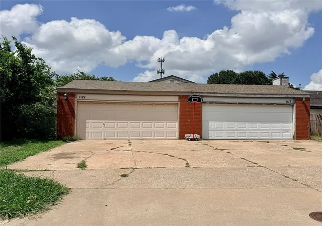 2nd image of 1119 Swan Lake Rd, Edmond, OK 73003 | MLS# 1236095