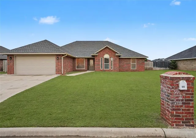 Homes for sale in Altus, OK | 1816 Puma Dr, Altus, OK 73521 | MLS# 1236114