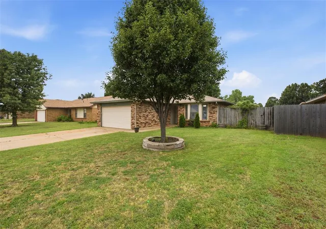 Homes for sale in Mustang, OK | 221 W Strasburg Wy, Mustang, OK 73064 | MLS# 1236120