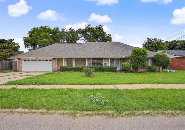 Homes for sale in Altus, OK | 509 W Lark St, Altus, OK 73521 | MLS# 1236123