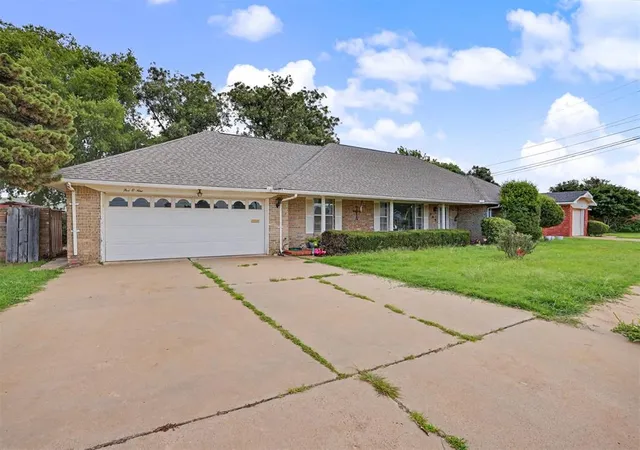 Homes for sale in Altus, OK | 509 W Lark St, Altus, OK 73521 | MLS# 1236123