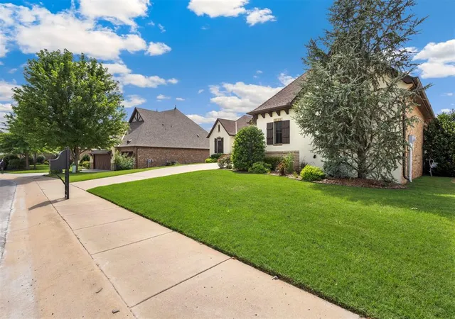 2nd image of 4625 Roundup Rd, Edmond, OK 73034 | MLS# 1236128