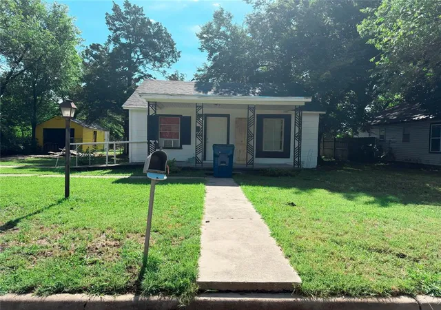 Homes for sale in Duncan, OK | 306 N 1st St, Duncan, OK 73533 | MLS# 1236130