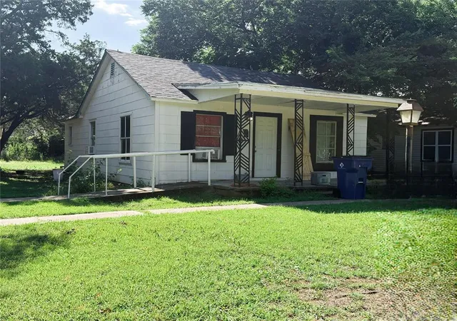 Homes for sale in Duncan, OK | 306 N 1st St, Duncan, OK 73533 | MLS# 1236130