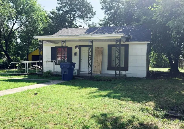 Photo 3 of Single family home for sale at 306 N 1st Street, Duncan, OK 73533 | MLS# 1236130 | Listing updated on 2026-06-25