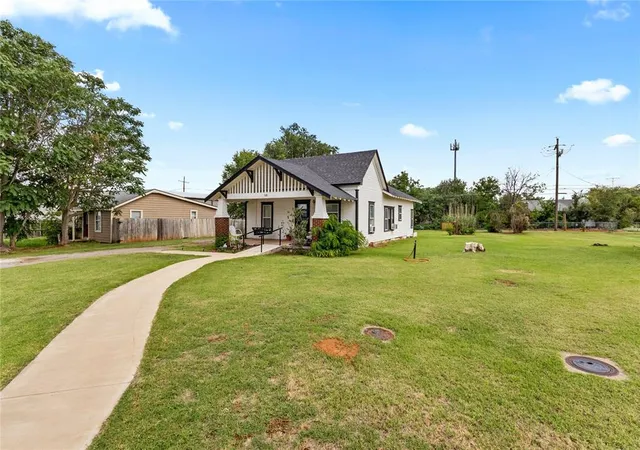 Homes for sale in Weatherford, OK | 508 E Rainey Ave, Weatherford, OK 73096 | MLS# 1236134