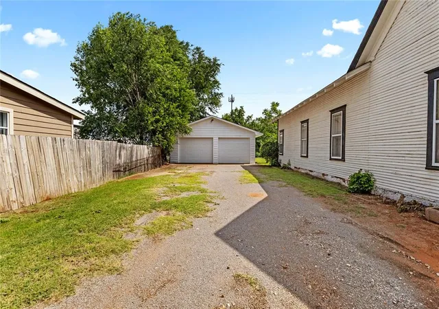 Homes for sale in Weatherford, OK | 508 E Rainey Ave, Weatherford, OK 73096 | MLS# 1236134