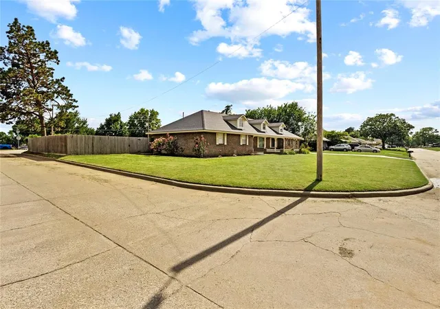 Homes for sale in Weatherford, OK | 1450 Pine St, Weatherford, OK 73096 | MLS# 1236143